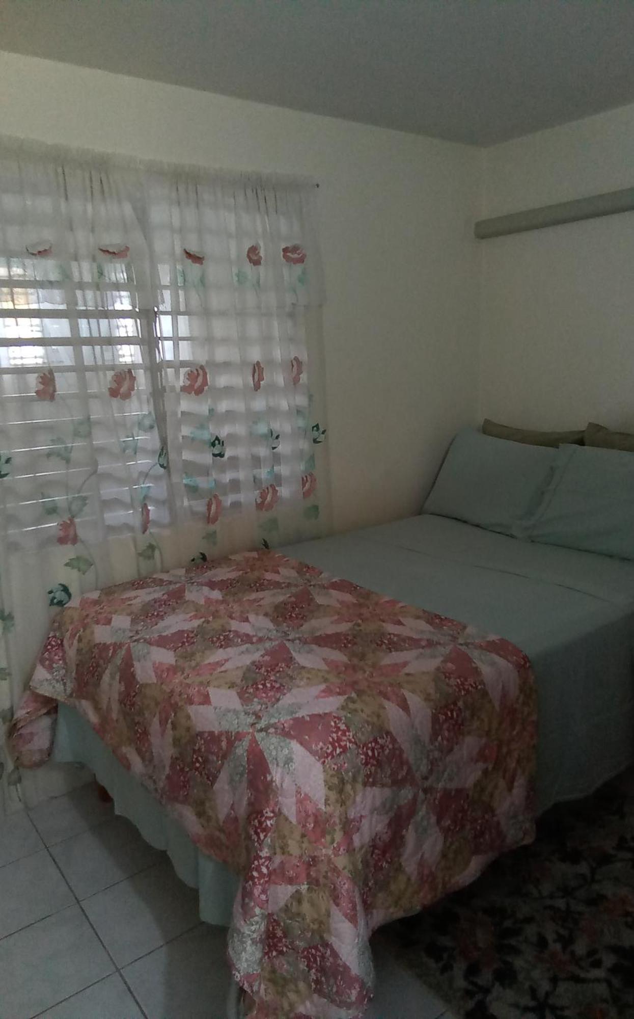 Cozy & Comfy Portmore Exterior foto