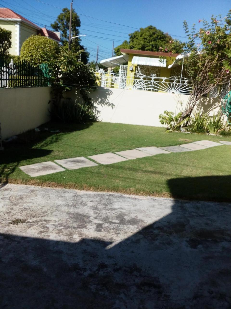 Cozy & Comfy Portmore Exterior foto