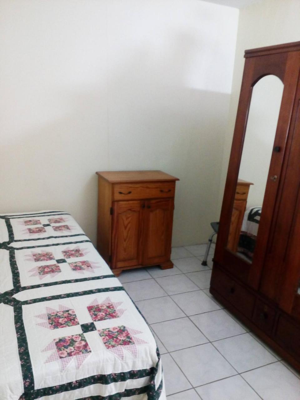 Cozy & Comfy Portmore Exterior foto