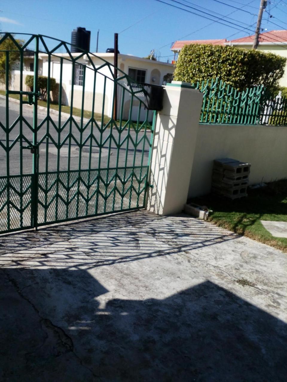 Cozy & Comfy Portmore Exterior foto