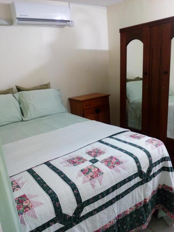 Cozy & Comfy Portmore Exterior foto